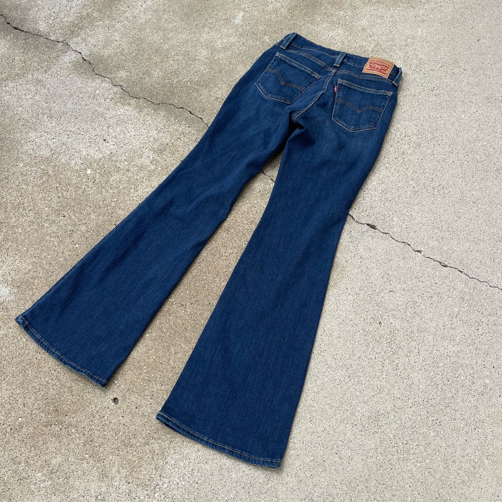 726 Levi Jean